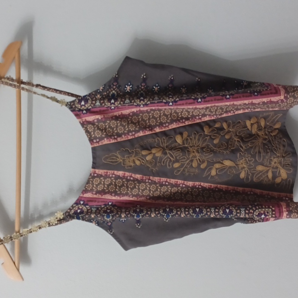 Small embroidered and print top
